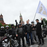 Мотовитязи из Подольска увезли знамя Международного кинофорума «Золотой витязь» в Севастополь